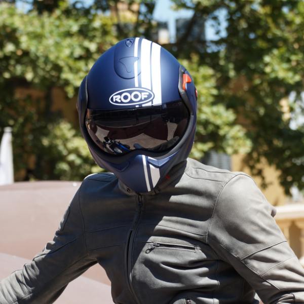 roof_helmets_boxxer-2_stripes-matt-dark-blue-white_lifestyle1.jpg