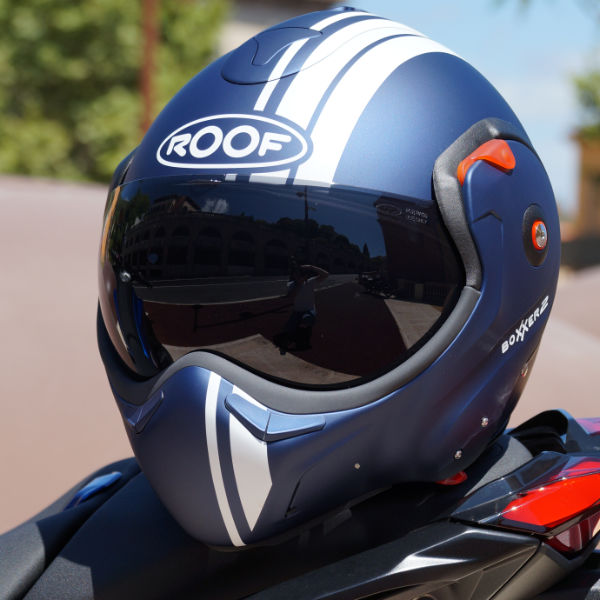 roof_helmets_boxxer-2_stripes-matt-dark-blue-white_lifestyle2.jpg