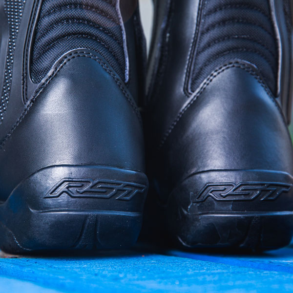 rst_boots_atlas-ce-waterproof_black-black_lifestyle7.jpg