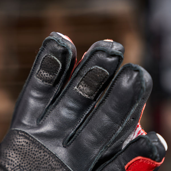 rst_gloves_leather_tractech-evo-4_red-white-black_lifestyle8.jpg
