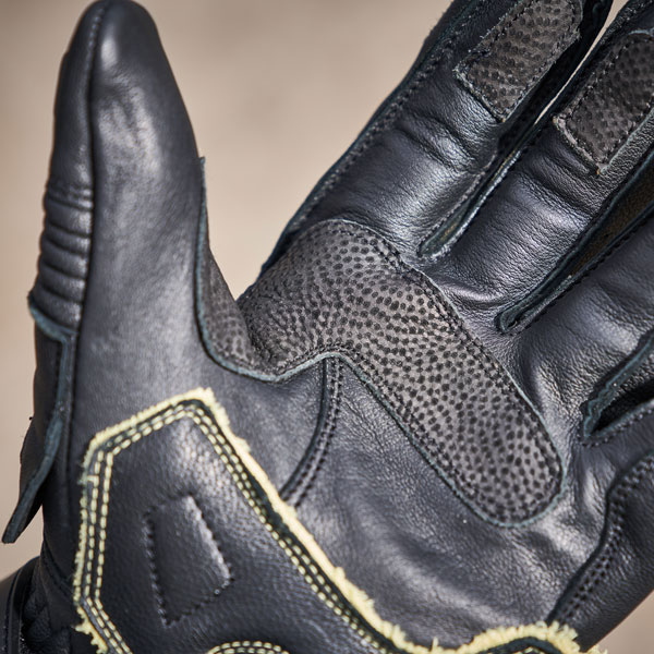 rst_gloves_leather_tractech_lifestyle5.jpg