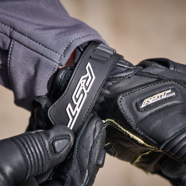 rst_gloves_leather_tractech_lifestyle6.jpg
