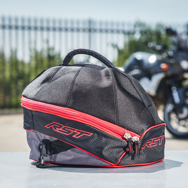 rst_helmet-bag_re-black_lifestyle1.jpg