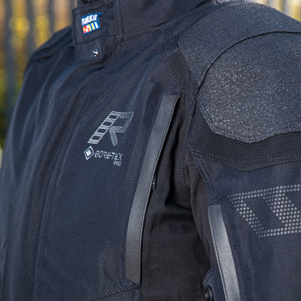 rukka_jacket-textile_kingsley_gtx_black_lifestyle4.jpg