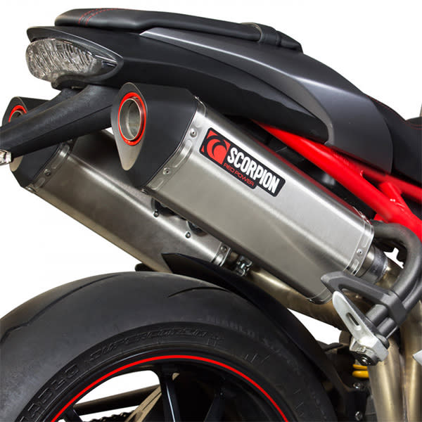 scorpion-exhausts_serket-parallel_triumph_speed-triple-1050_16-17_steel_on-bike-close.jpg