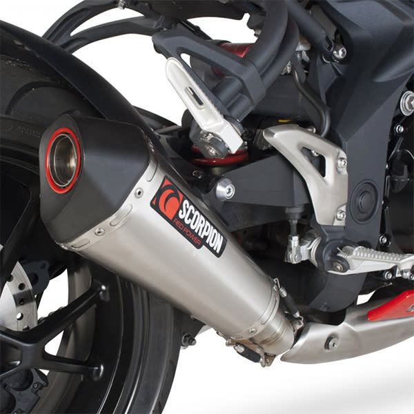 scorpion-exhausts_serket-taper_triumph-speed-triple-1050_11-15_steel_on-bike-close-up.jpg