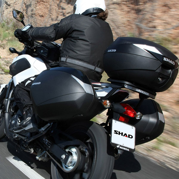 shad_hard-luggage_sh36-panniers_d0b36200_lifestyle.jpg