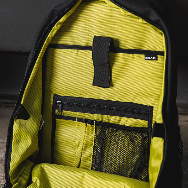shad_soft-luggage_ruck-sack_sl86_lifestyle5.jpg