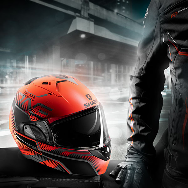 shark-helmet_evo-one-2_keenser_orange-black-anthracite-lifestlye2.jpg