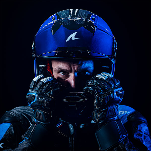 shark_race-full-face-helmet_aeron-gp-race-helmet_blank-sp-gloss-blue_lifestyle1.jpg