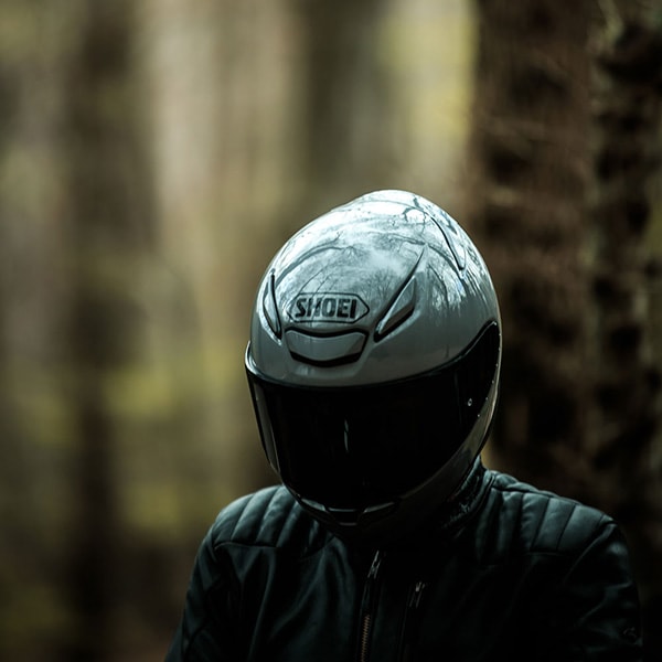 shoei_helmets_nxr-2_basalt-grey_lifestyle3.jpg