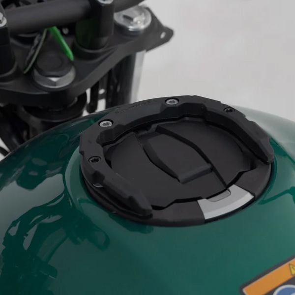 sw-motech_tankring-attachment_kawasaki20-_detail1.jpg