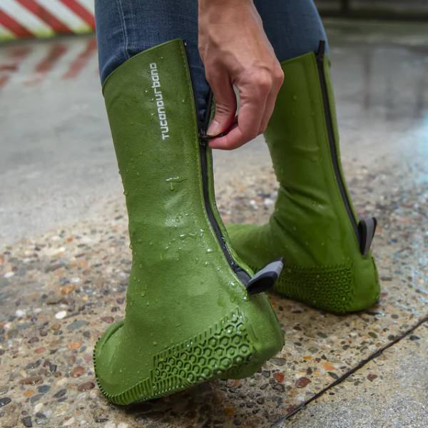 tucano-urbano_waterproofs_supersplash-overboots_green_lifestyle1.jpg