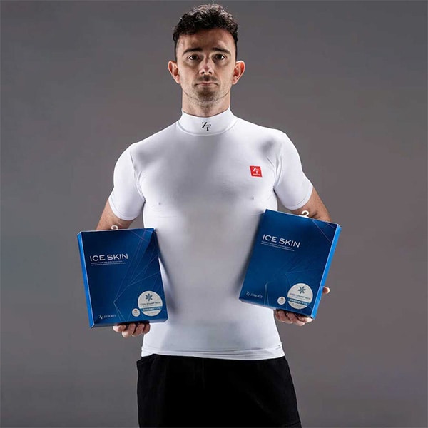 zerofit_base-layers_ice-skin-short-sleeve-shirt_white_lifestyle1.jpg