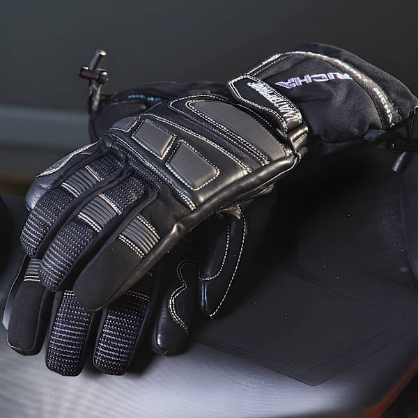 richa_gloves_leather_carbon-winter_lifestyle1.jpg