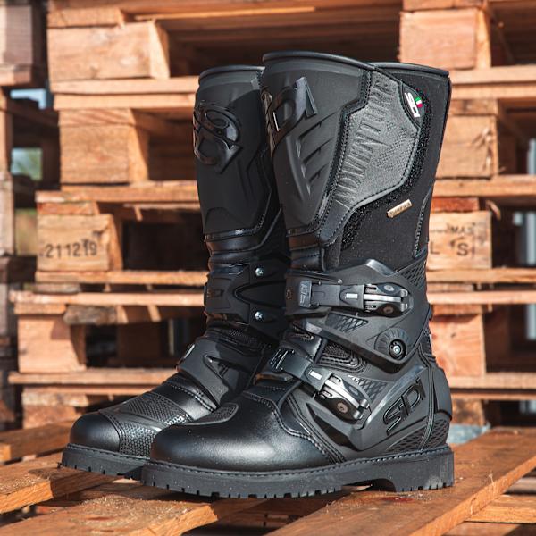 sidi_boots_adventure-2-gore_black_lifestyle1.jpg