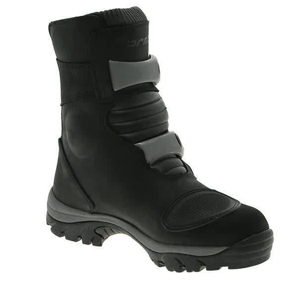 Forma_Adventure_Low_Boots-Black_front_right_quarter_354713.jpg
