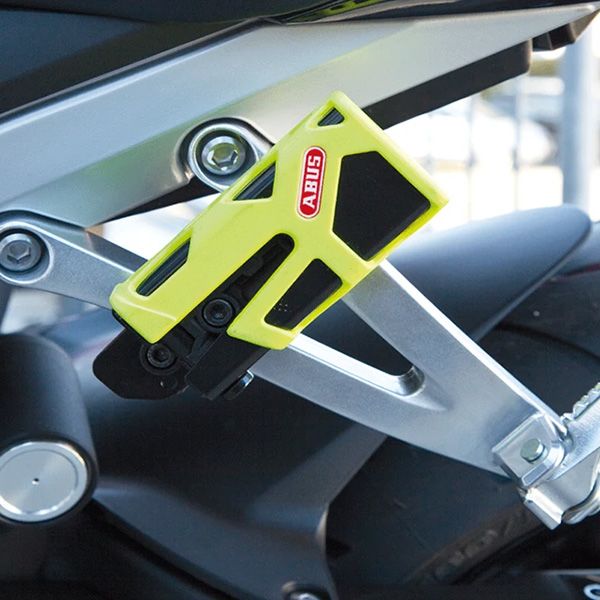 abus_brake-disc-lock_granit-sledg-xplus-77-web_lifestyle1.jpg