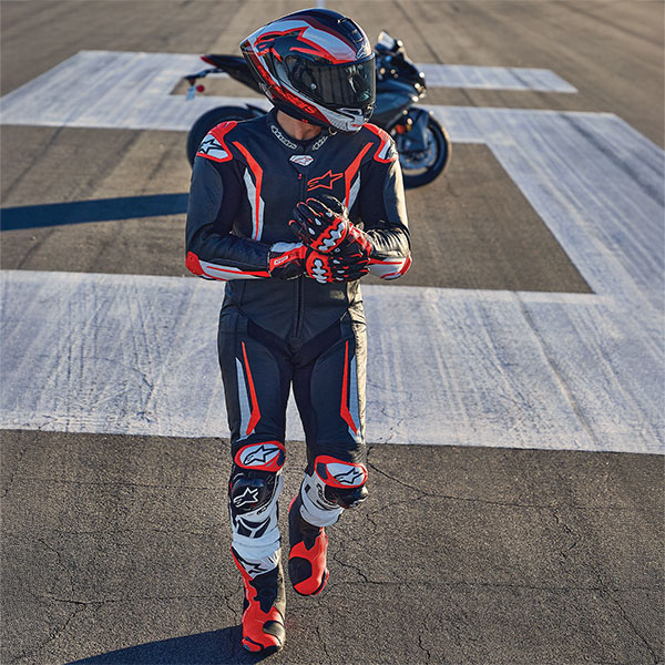 alpinestars_1-piece-suit_gp-tech-v5_black-white-fluo-red_lifestyle2.jpg