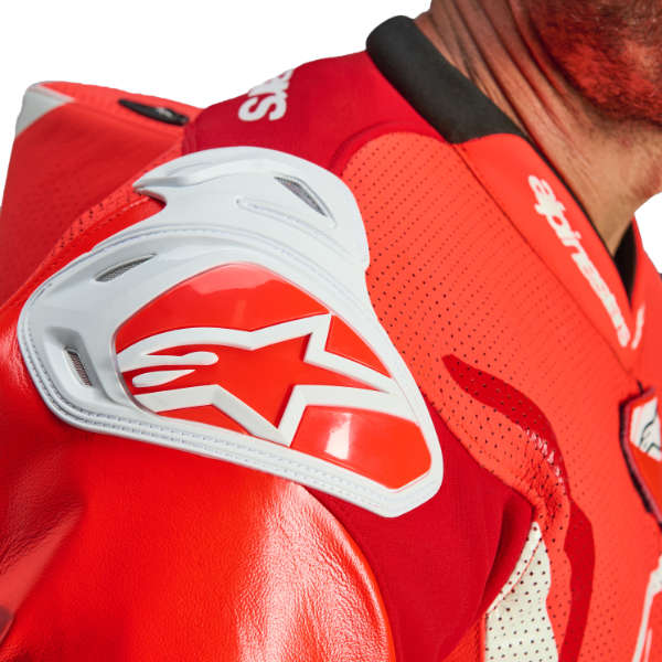 alpinestars_1-piece-suit_gp-tech-v5_fluo-red-bright-red-white_detail5.jpg
