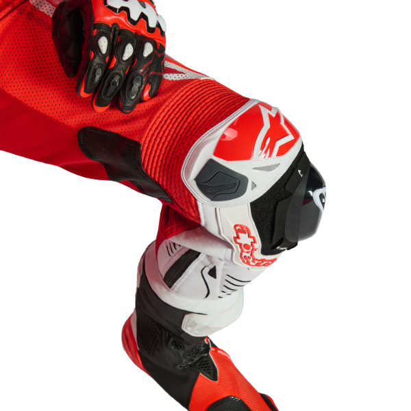alpinestars_1-piece-suit_gp-tech-v5_fluo-red-bright-red-white_detail7.jpg