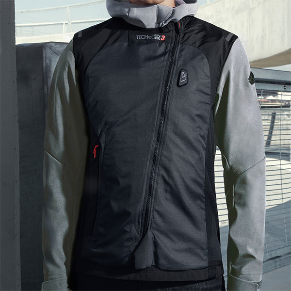 alpinestars_airbag-system_tech-air-3-v2_black_lifestyle1.jpg