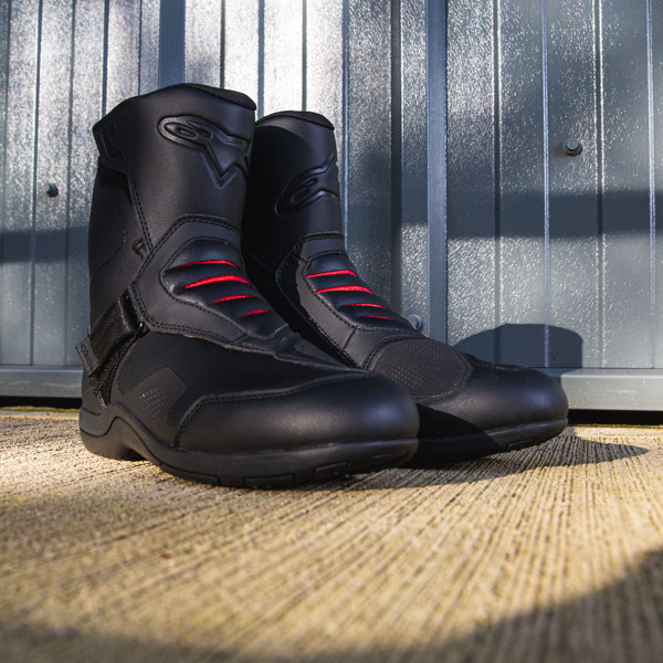 alpinestars_boots-textile_ridge-v2-waterproof_black_lifestyle10.jpg