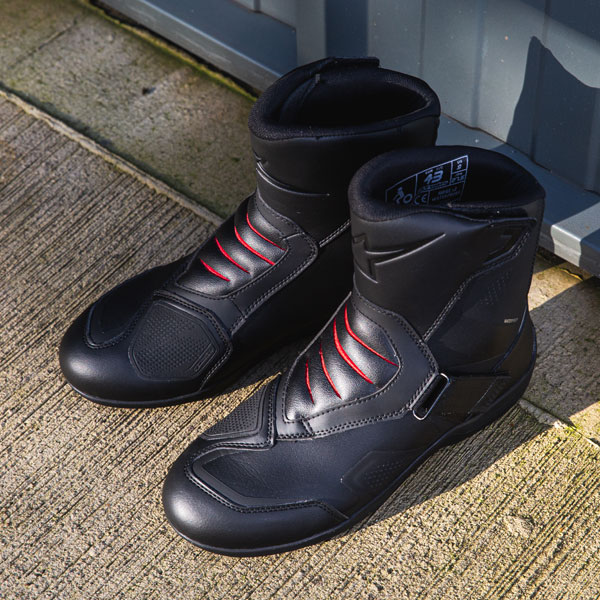 alpinestars_boots-textile_ridge-v2-waterproof_black_lifestyle2.jpg