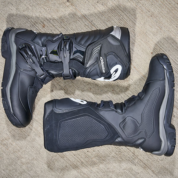 alpinestars_boots_corozal-adventure_black_lifestyle7.jpg