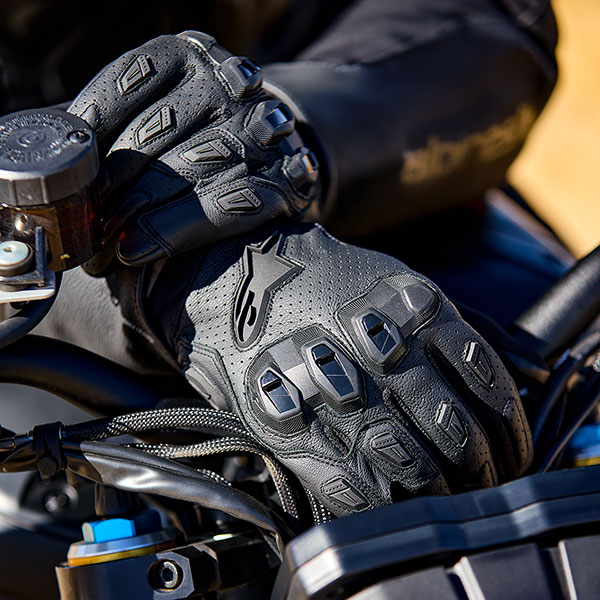 alpinestars_gloves_leather_sp-x-7_black-black_lifestyle1.jpg