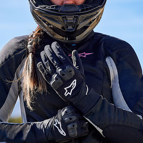 alpinestars_gloves_textile_ladies_sp-x-1_black-white_lifestyle1.jpg