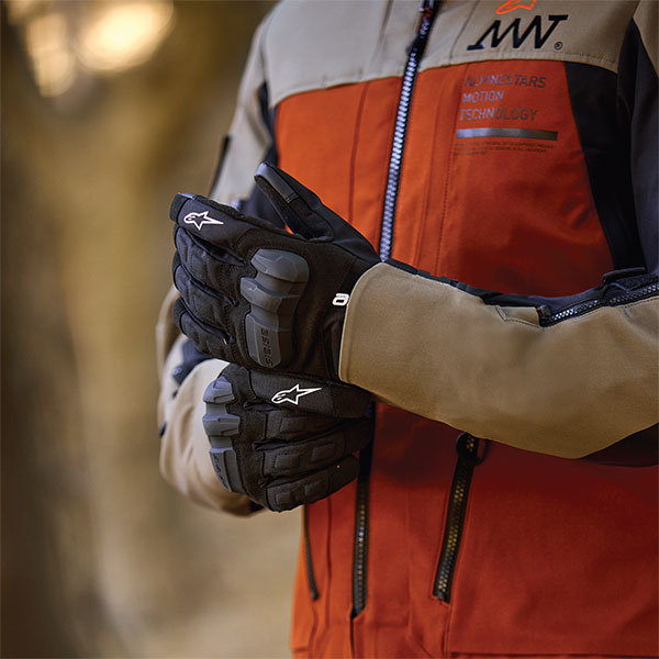alpinestars_gloves_textile_xt-3-drystar-insulated_black_lifestyle1.jpg