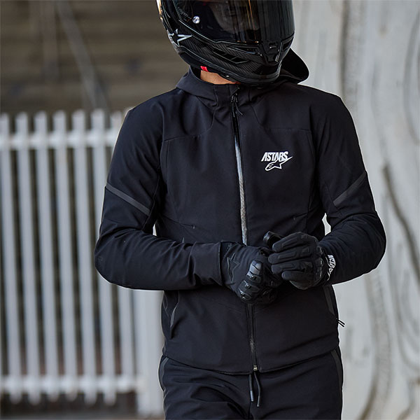 alpinestars_jacket_textile_aeroshell-waterproof_black-black_lifestyle1.jpg