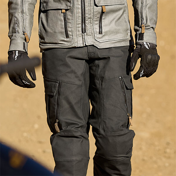 alpinestars_trousers_textile_borrego-drystar_anthracite_lifestyle2.jpg