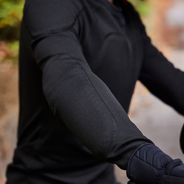 bowtex_elite-armoured-baselayer-shirt_black_detail3.jpg