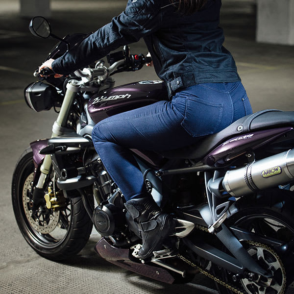 bullit_ladies-leggings_fury-17-sp120-lite_dark-indigo-blue_lifestyle4.jpg