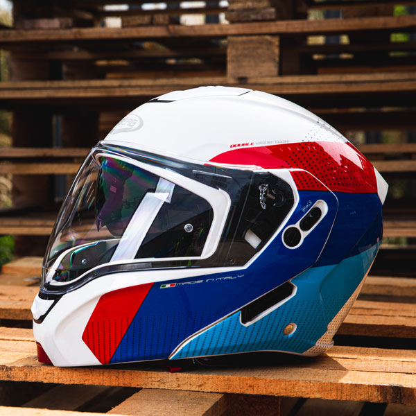 caberg_helmet_horus-scout_white-red-blue_lifestyle1.jpg