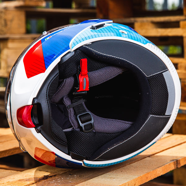 caberg_helmet_horus-scout_white-red-blue_lifestyle6.jpg