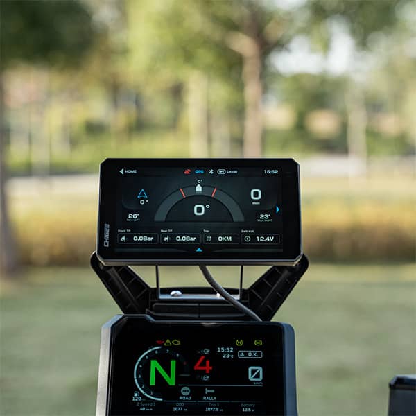 chigee_electronics_aio-6-max-smart-riding-system_lifestyle2.jpg