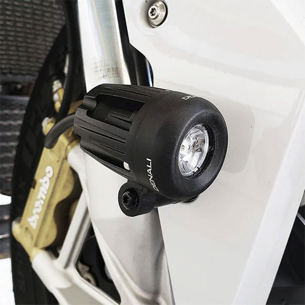 denali_light-mounts_fender-bolt-mount-kit-for-mounting-dm-d2-auxiliary-lights-to-m5-m6-bolts_lifestyle1.jpg