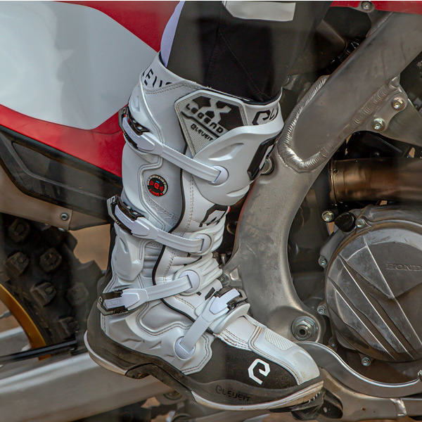eleveit_x-legend-off-road-boots_white_lifestyle1.jpg