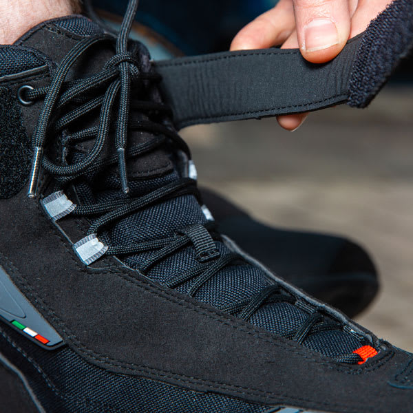 forma_boots_viper_black_lifestyle6.jpg