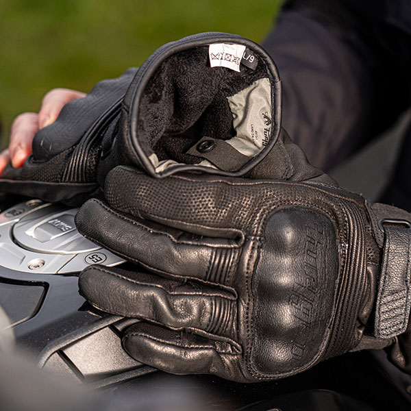 furygan_land_dk_d30_leather_gloves_lifestyle3.jpg