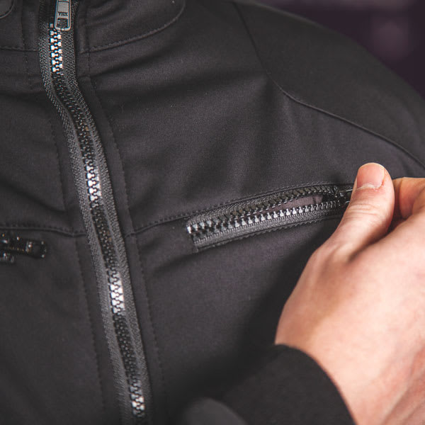 gerbing_heated-jacket_microwirepro-premium_black_lifestyle6.jpg