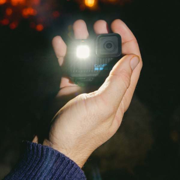 gopro_cameras_lit-hero_lifestyle1.jpg