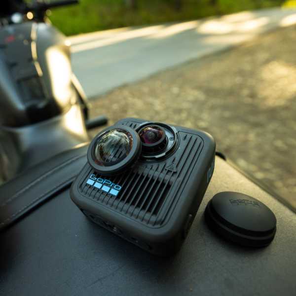 gopro_cameras_max2-specialty-bundle_lifestyle1.jpg