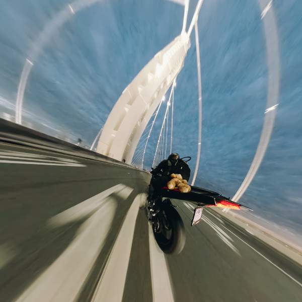 gopro_cameras_max2-specialty-bundle_lifestyle3.jpg