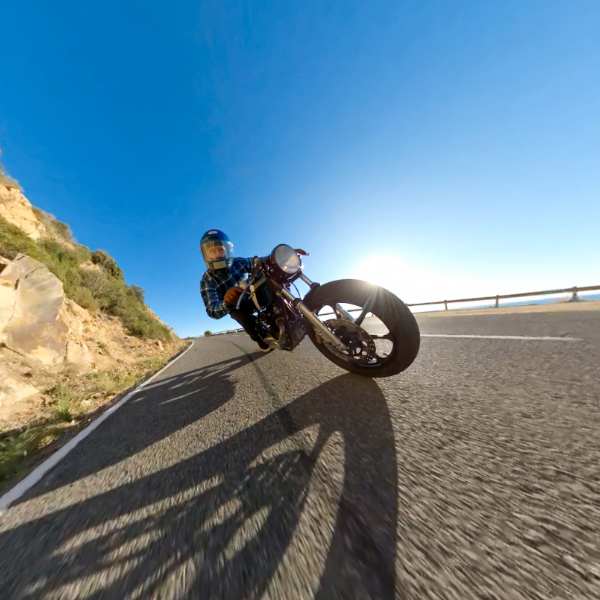 gopro_cameras_max2-specialty-bundle_lifestyle4.jpg