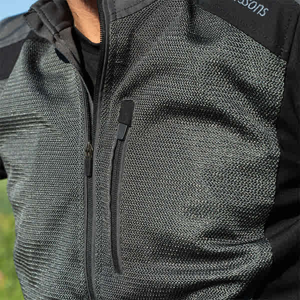 halvarssons_textile-jacket_arvika_dark-grey_lifestyle1.jpg