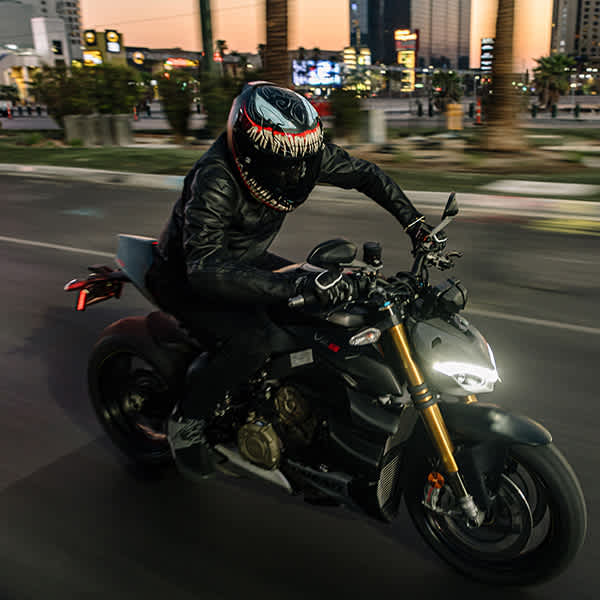 hjc_helmets_rpha12_venom-3_lifestyle3.jpg